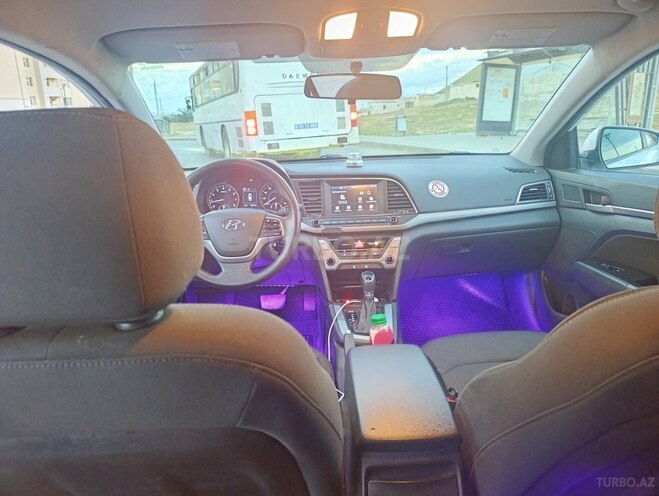 Hyundai Elantra 2018, 298,855 km - 2.0 л - Bakı