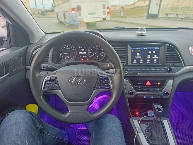 Hyundai Elantra 2018, 298,855 km - 2.0 л - Bakı