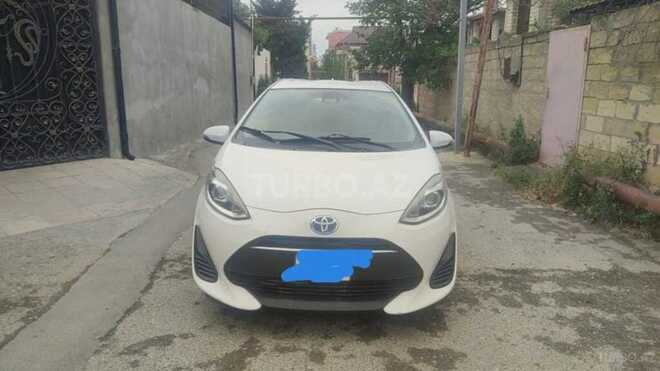 Toyota Aqua-1