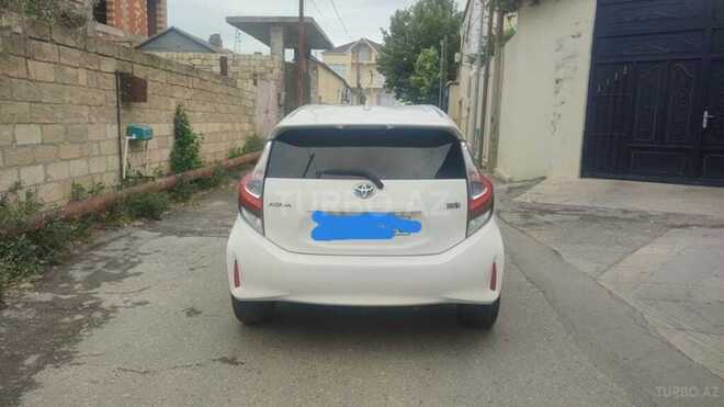 Toyota Aqua-3