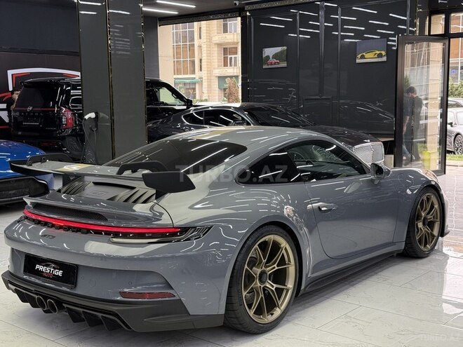 Porsche 911 GT3-18