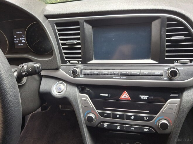 Hyundai Elantra 2018, 110,000 km - 2.0 l - Bakı