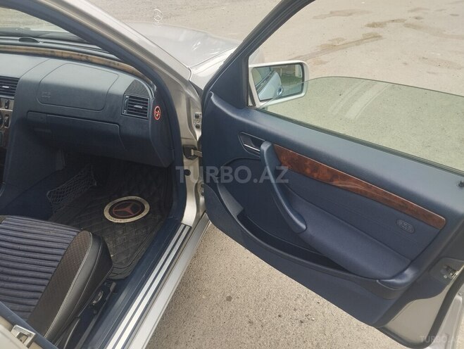 Mercedes C 240 1999, 314,000 km - 2.4 л - Sabirabad