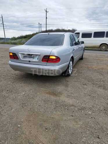 Mercedes E 230 1996, 560,000 km - 2.3 l - Masallı