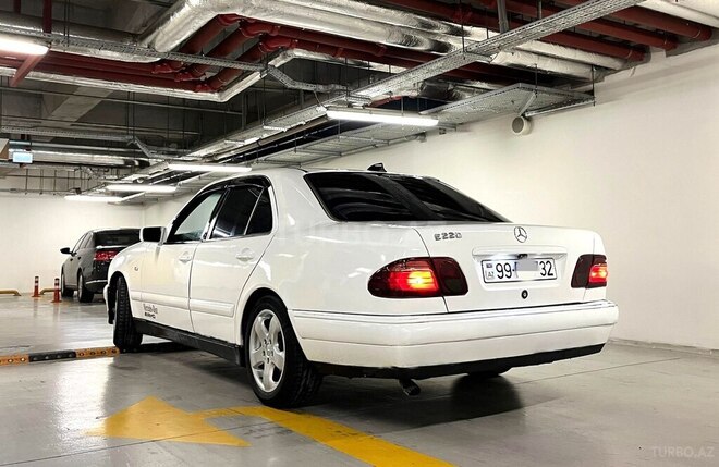 Mercedes E 220 1997, 125,000 km - 2.2 l - Gəncə