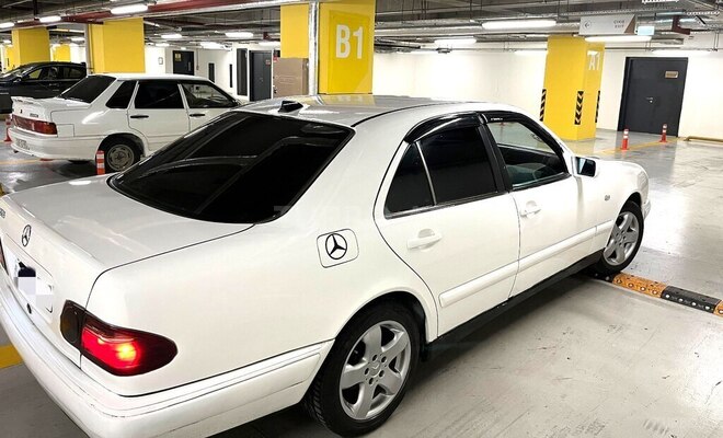 Mercedes E 220 1997, 125,000 km - 2.2 l - Gəncə