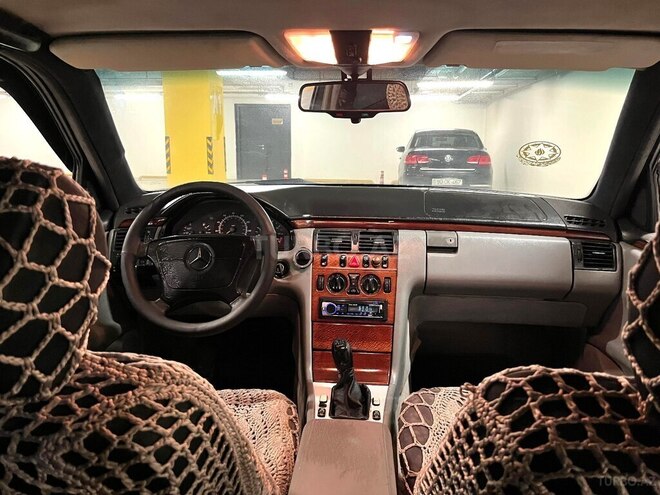 Mercedes E 220 1997, 125,000 km - 2.2 l - Gəncə