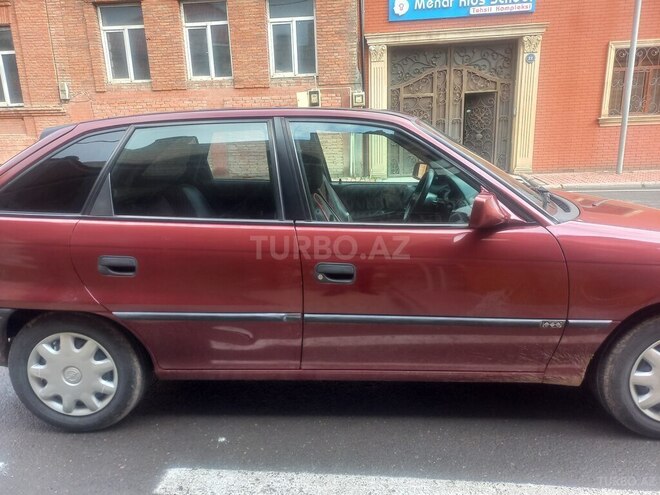 Opel Astra 1997, 415,000 km - 1.6 l - Gəncə
