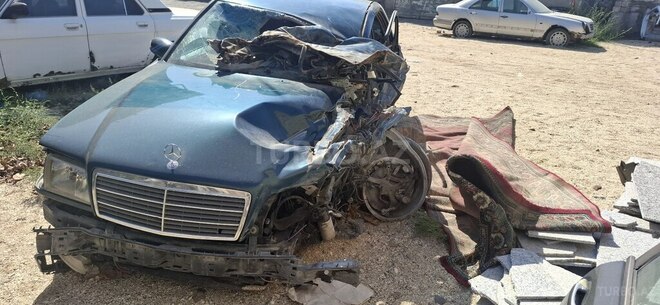 Mercedes C 200 1997, 212,012 km - 2.0 l - Salyan