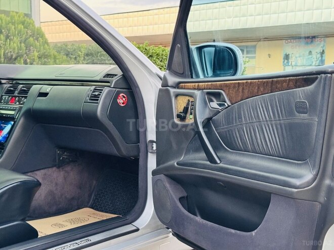 Mercedes E 320 2001, 353,265 km - 3.2 l - İmişli
