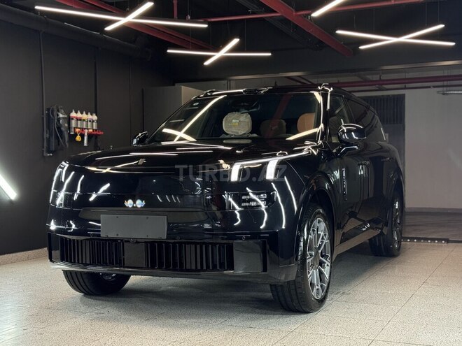 Lynk & Co 900-3