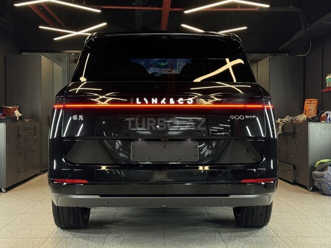 Lynk & Co 900-8