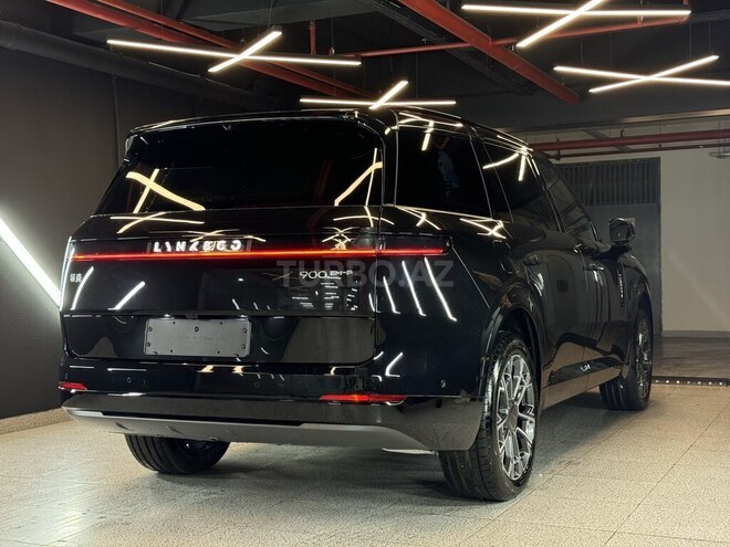 Lynk & Co 900-9