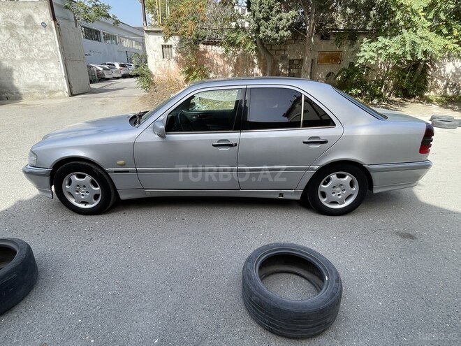 Mercedes C 200 2000, 300,000 km - 2.0 l - Bakı