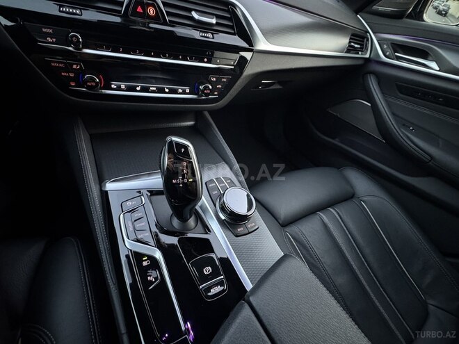 BMW 530e-7