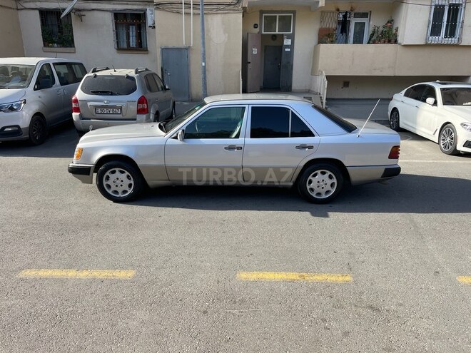 Mercedes E 220 1993, 227,084 km - 2.2 l - Bakı