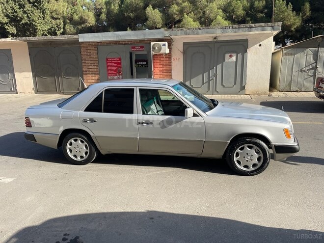Mercedes E 220 1993, 227,084 km - 2.2 l - Bakı