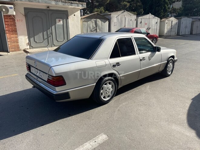 Mercedes E 220 1993, 227,084 km - 2.2 l - Bakı