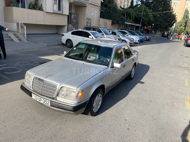 Mercedes E 220 1993, 227,084 km - 2.2 l - Bakı