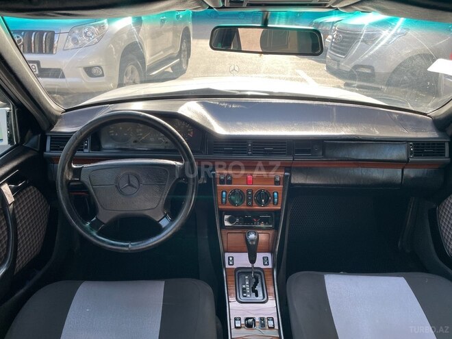 Mercedes E 220 1993, 227,084 km - 2.2 l - Bakı