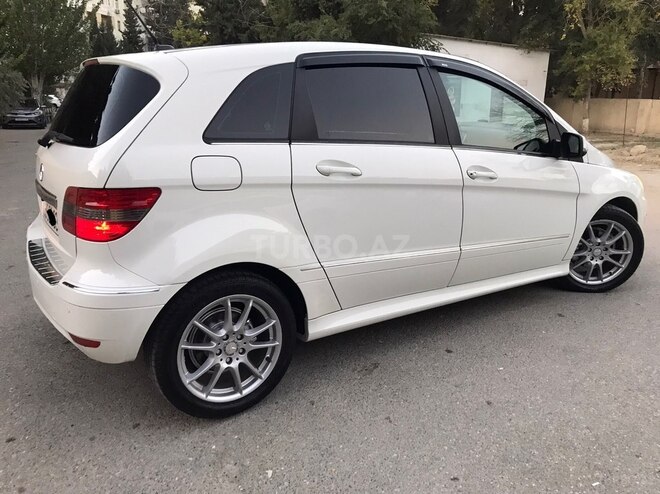 Mercedes B 180 2011, 122,000 km - 1.7 l - Sumqayıt