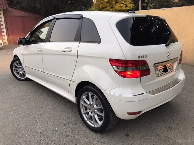 Mercedes B 180 2011, 122,000 km - 1.7 l - Sumqayıt