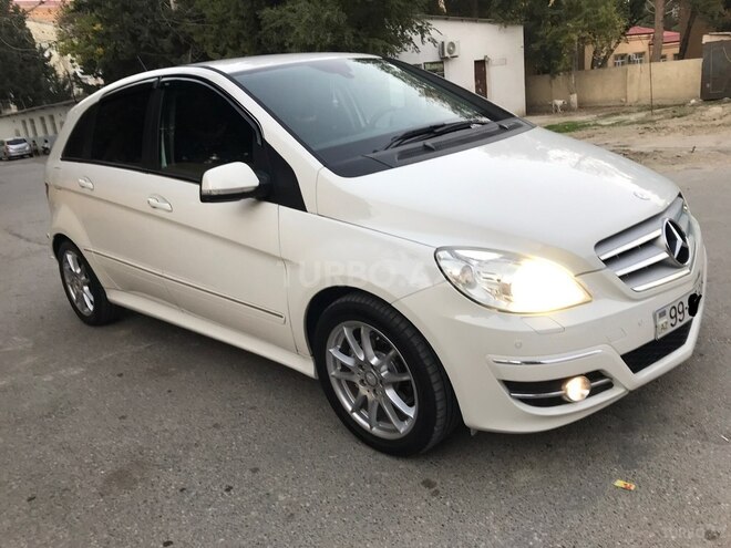 Mercedes B 180 2011, 122,000 km - 1.7 l - Sumqayıt