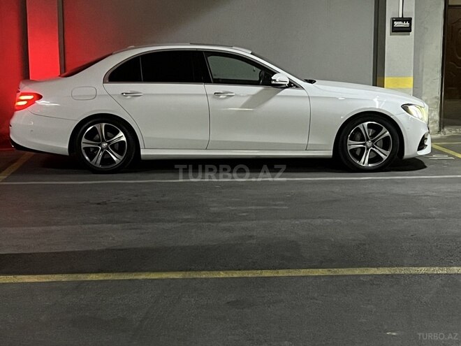 Mercedes E 300 4MATIC-3