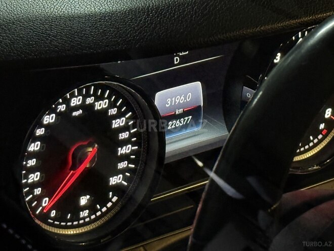 Mercedes E 300 4MATIC-7
