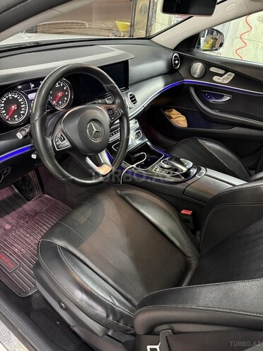 Mercedes E 300 4MATIC-8