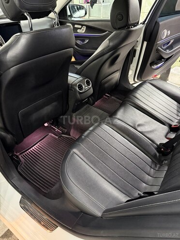 Mercedes E 300 4MATIC-5