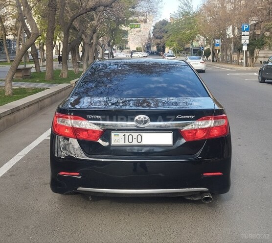 Toyota Camry-9