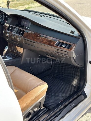 BMW 525 2008, 318,000 km - 2.5 l - Bakı