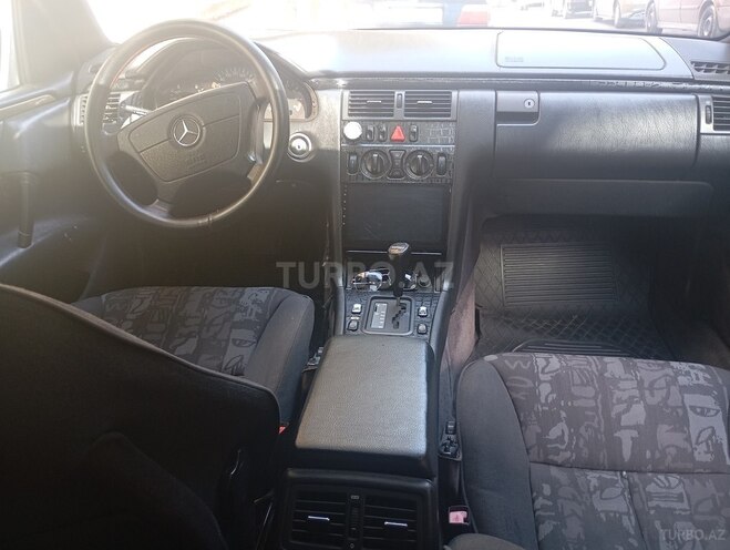Mercedes E 230 1996, 290,000 km - 2.3 l - Bakı