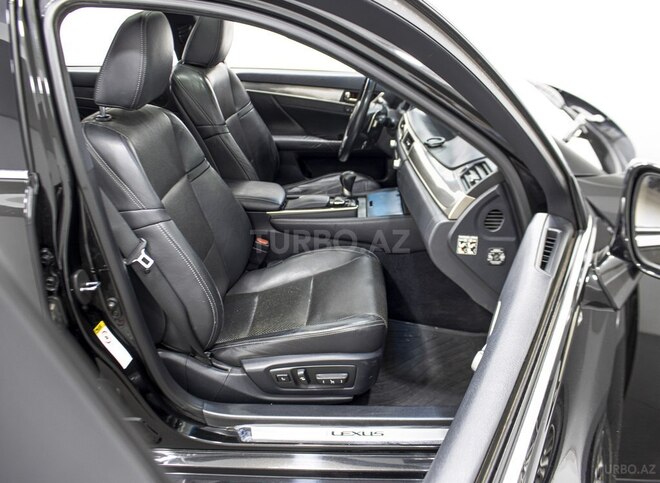 Lexus GS 250-23