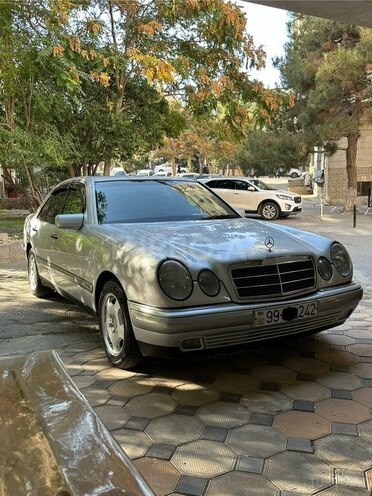 Mercedes E 240 1999, 270,000 km - 2.4 л - Bakı