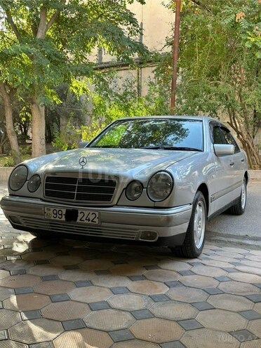 Mercedes E 240 1999, 270,000 km - 2.4 л - Bakı