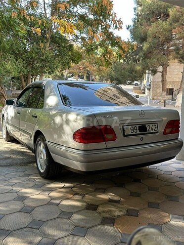 Mercedes E 240 1999, 270,000 km - 2.4 л - Bakı
