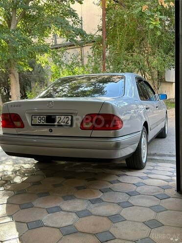Mercedes E 240 1999, 270,000 km - 2.4 л - Bakı