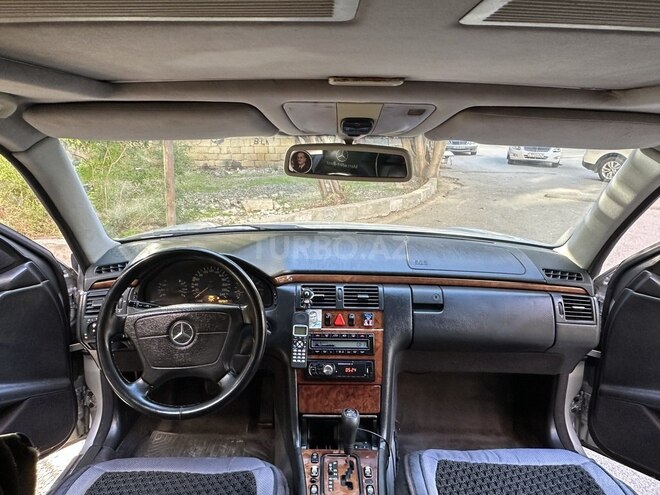 Mercedes E 240 1999, 270,000 km - 2.4 л - Bakı