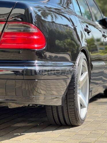 Mercedes E 320 2000, 198,000 km - 3.2 л - Astara