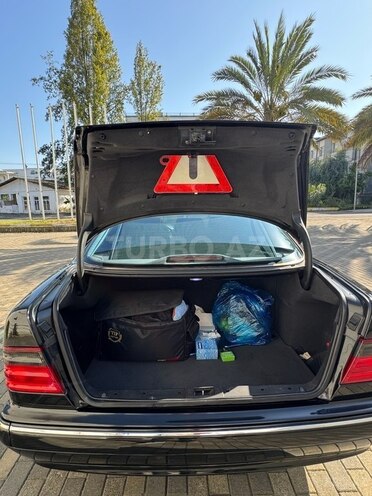 Mercedes E 320 2000, 198,000 km - 3.2 л - Astara