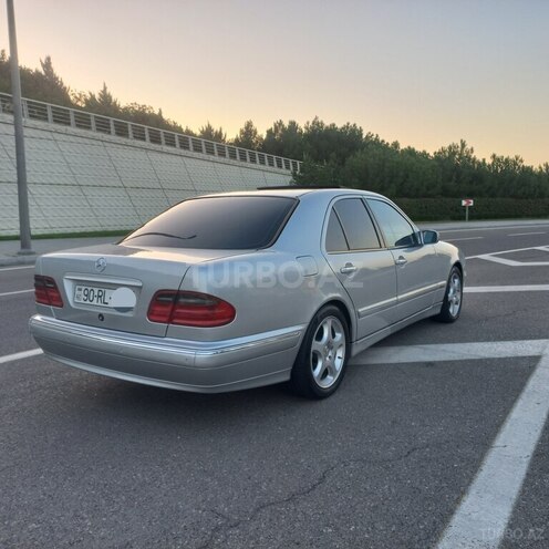 Mercedes E 320 2000, 260,000 km - 3.2 l - Bakı