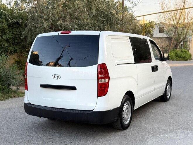Hyundai H-1 2011, 220,000 km - 2.5 l - Bakı