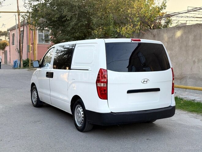 Hyundai H-1 2011, 220,000 km - 2.5 l - Bakı