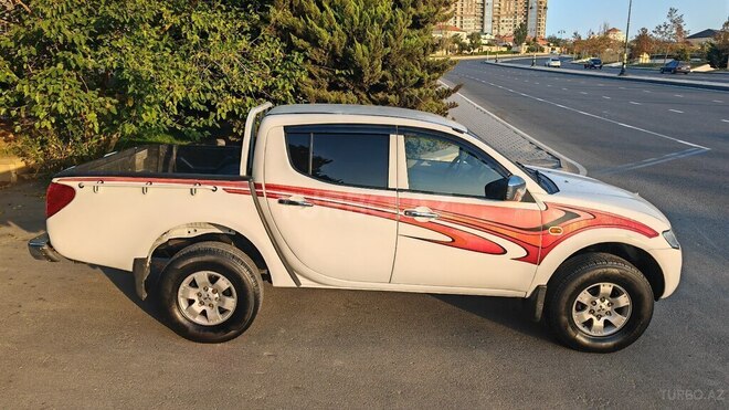Mitsubishi L200 2007, 348,000 km - 2.5 l - Bakı