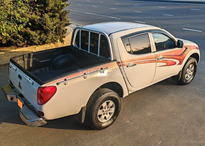Mitsubishi L200 2007, 348,000 km - 2.5 l - Bakı