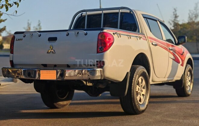 Mitsubishi L200 2007, 348,000 km - 2.5 l - Bakı