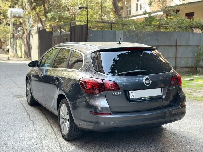 Opel Astra 2011, 273,000 km - 1.4 l - Bakı