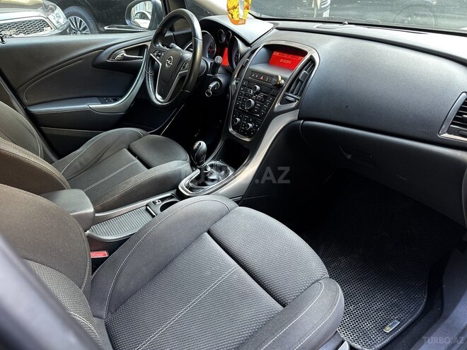 Opel Astra 2011, 273,000 km - 1.4 l - Bakı